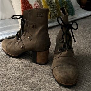 Sorel Women's Addington - leather  Brown Lace-Up Boots sz 9